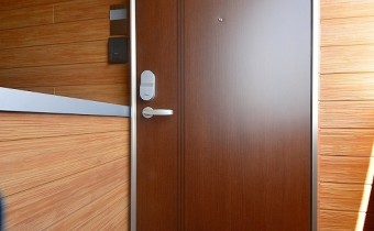 玄関ドア　