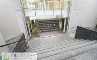 エントランス前
