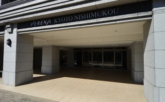 エントランス前