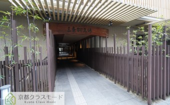 エントランス前