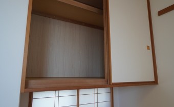 押入
