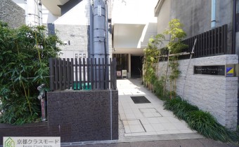 エントランス前