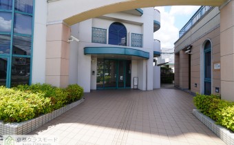 エントランス前