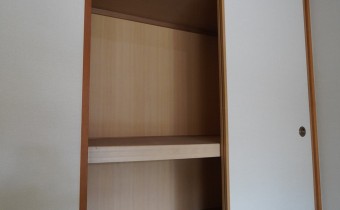 押入