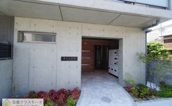 エントランス前