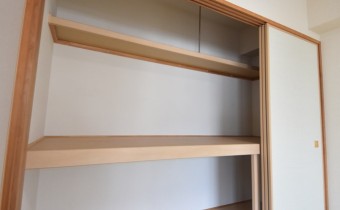 押入