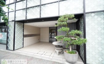 エントランス前