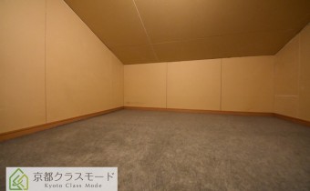 屋根裏収納