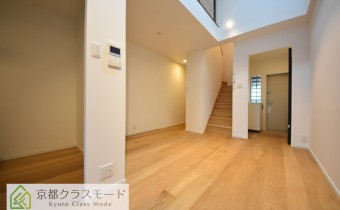 天井が高く、広々した明るいお部屋です♪猫・小型犬まで飼育OK！