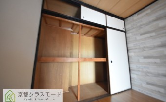 押入